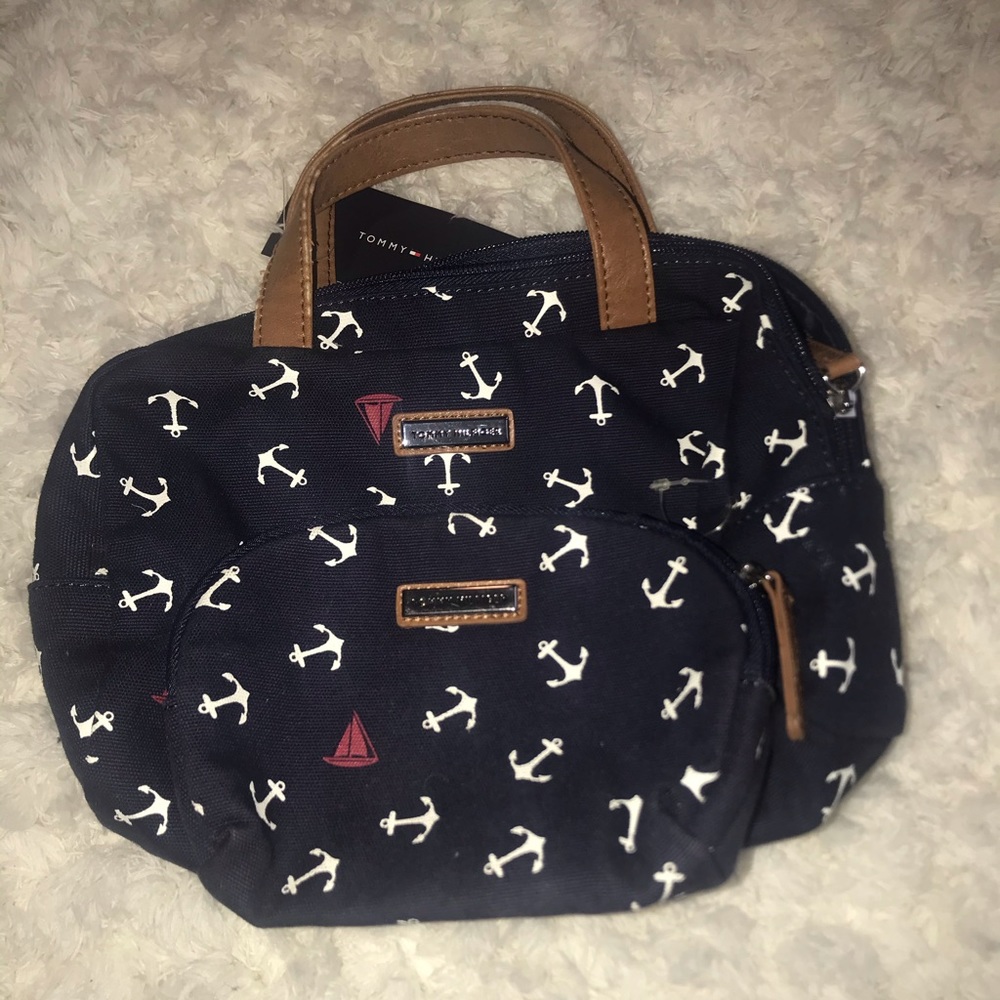 Tommy Hilfiger 2 piece purse set .